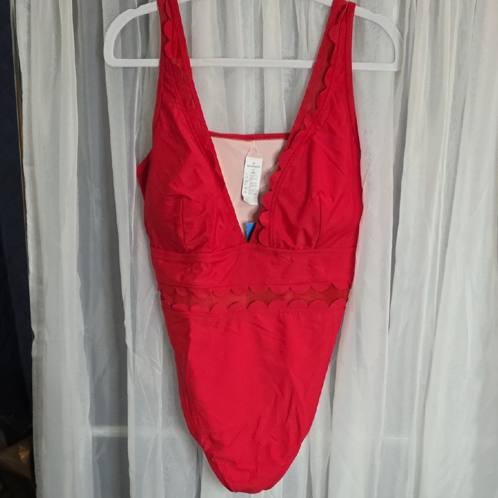#113 NWT Cupshe Bold Red Scalloped Swimsuit